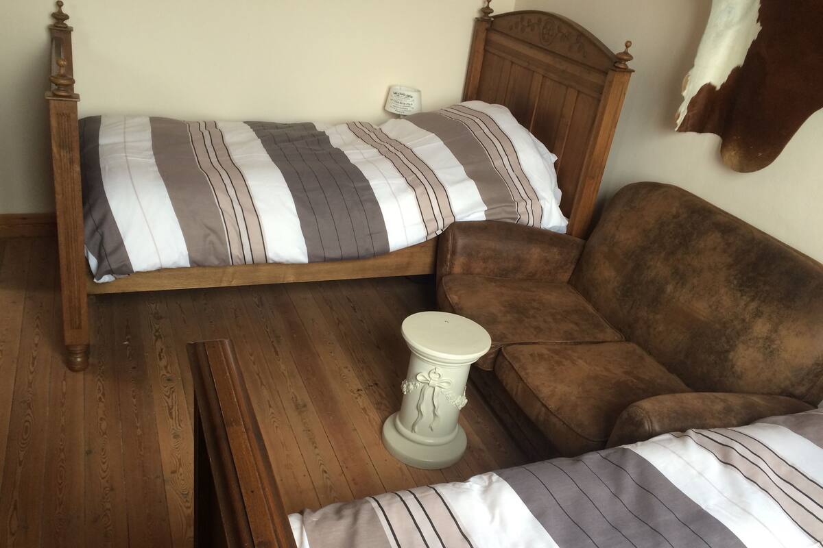 Economy Twin Room | Free WiFi, bed sheets