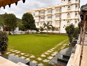 デラックス ルーム ダブルベッド 1 台 禁煙 | 1 室のベッドルーム、デスク、遮光カーテン、防音設備