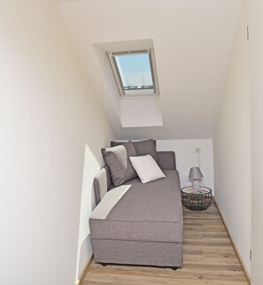 Triple Room, 1 King Bed with Sofa bed, Non Smoking, City View | Room amenity - Weindepot Xanten (Xanten)