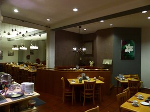 Daily buffet breakfast for a fee