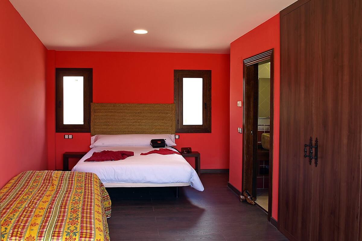 Sistema de insonorización, wifi gratis y ropa de cama 