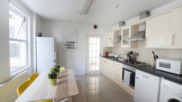 Basic Studio, 1 Double Bed, Non Smoking | Private kitchen