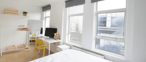 Individually furnished, desk, iron/ironing board, free WiFi