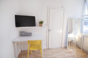 标准双人房, 公共浴室 | 特色家居、办公桌、熨斗/熨衣板、免费 WiFi