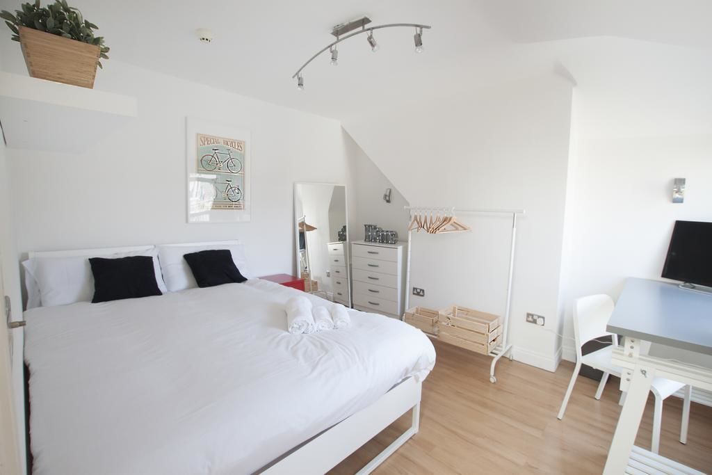 Standard Double Room, Shared Bathroom | Individually furnished, desk, iron/ironing board, free WiFi