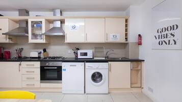 Double Room, Private Bathroom | Shared kitchen