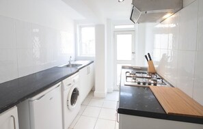 Shared kitchen - Wimbledon South by Allô Housing (London)