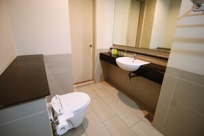 Family Apartment | Bathroom - Swiss Garden Homes (Kuala Lumpur)