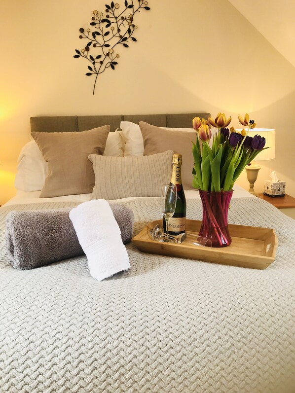 Premium bedding, iron/ironing board, free WiFi, bed sheets