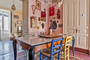 In-room dining - B&B La Cot (Catania)