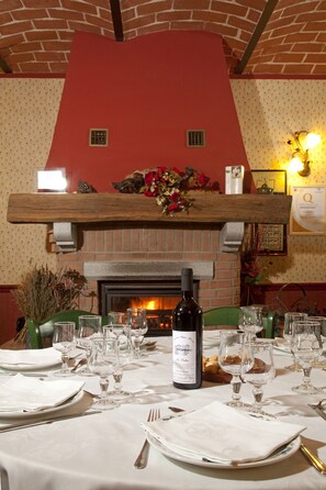 Dining - Agriturismo Cascina Papa Mora (Cellarengo)