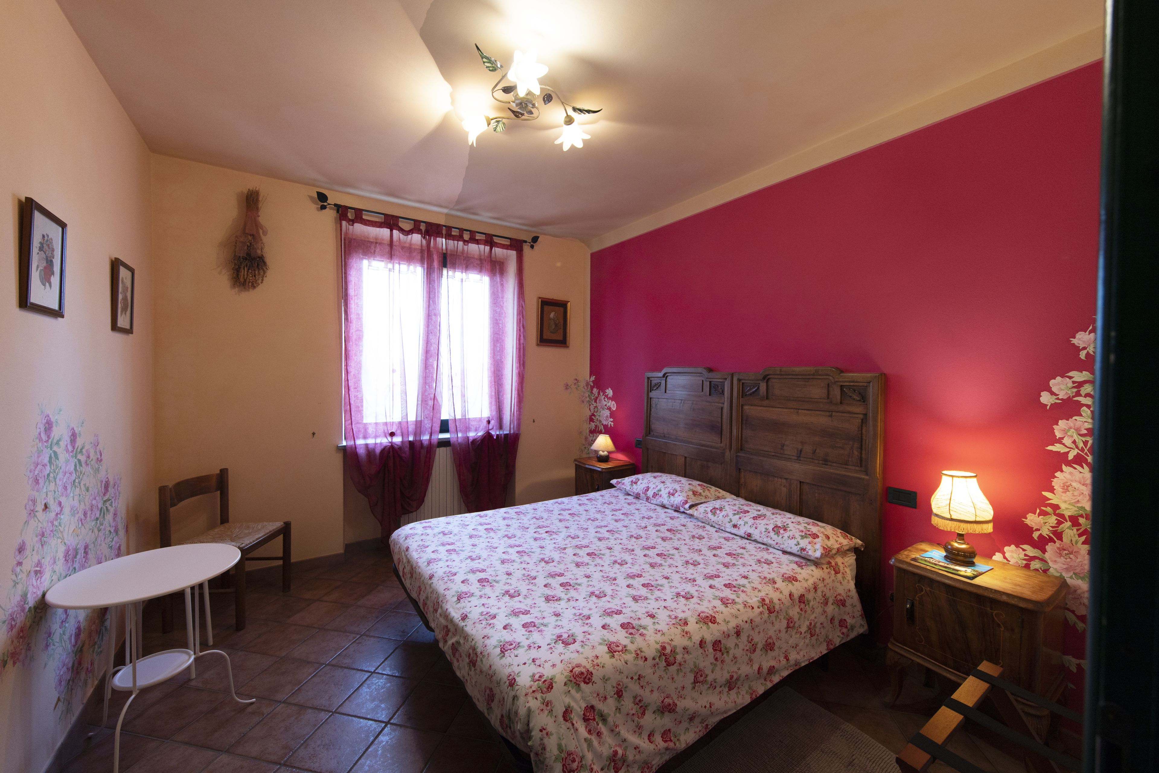 Doppelzimmer | Hochwertige Bettwaren, Schreibtisch, kostenlose Babybetten