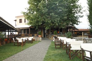 Vista frontal de la propiedad