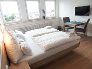 Chambre Double | Bureau, chambres insonorisées, fer et planche à repasser