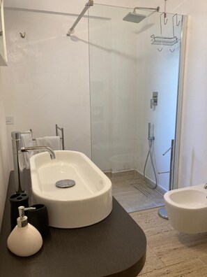 Shower, hair dryer, bathrobes, bidet - Corte Baracca B&B Suite (Matino)