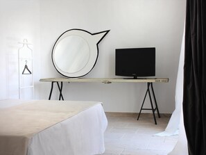 Premium bedding, free minibar, soundproofing, rollaway beds - Corte Baracca B&B Suite (Matino)