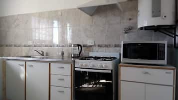 Apartment, 1 Bedroom, Non Smoking, Private Bathroom | Private kitchen | Fridge, microwave, oven, stovetop