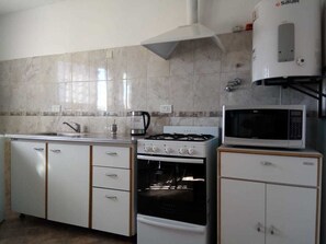 Apartment, 1 Bedroom, Non Smoking, Private Bathroom | Private kitchen | Fridge, microwave, oven, stovetop - Best Department (San Rafael)