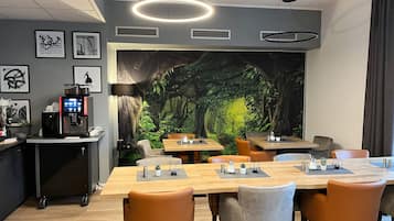 Desayuno buffet (EUR 19.9 por persona)