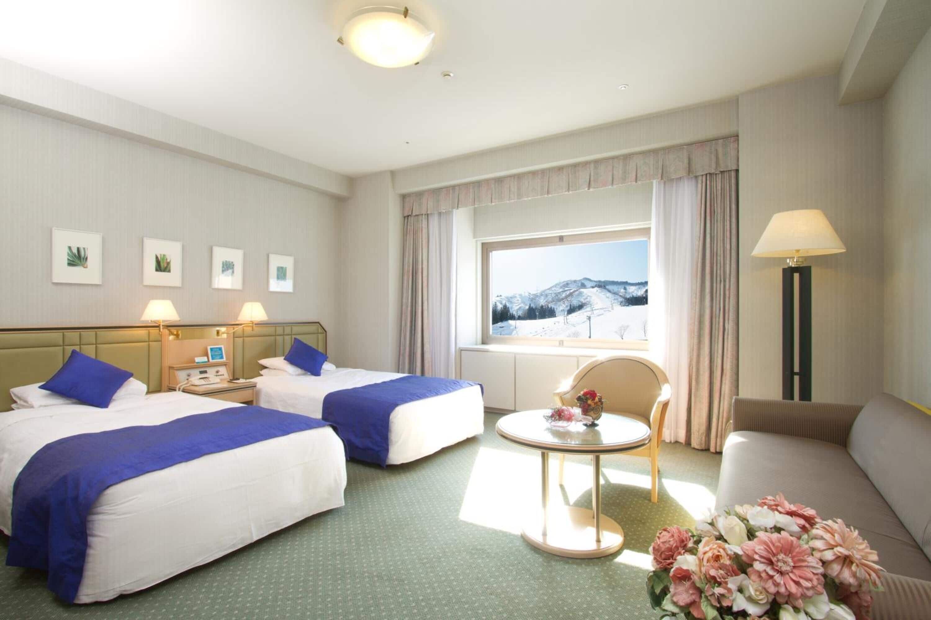 2 bedrooms, in-room safe, desk, free wifi