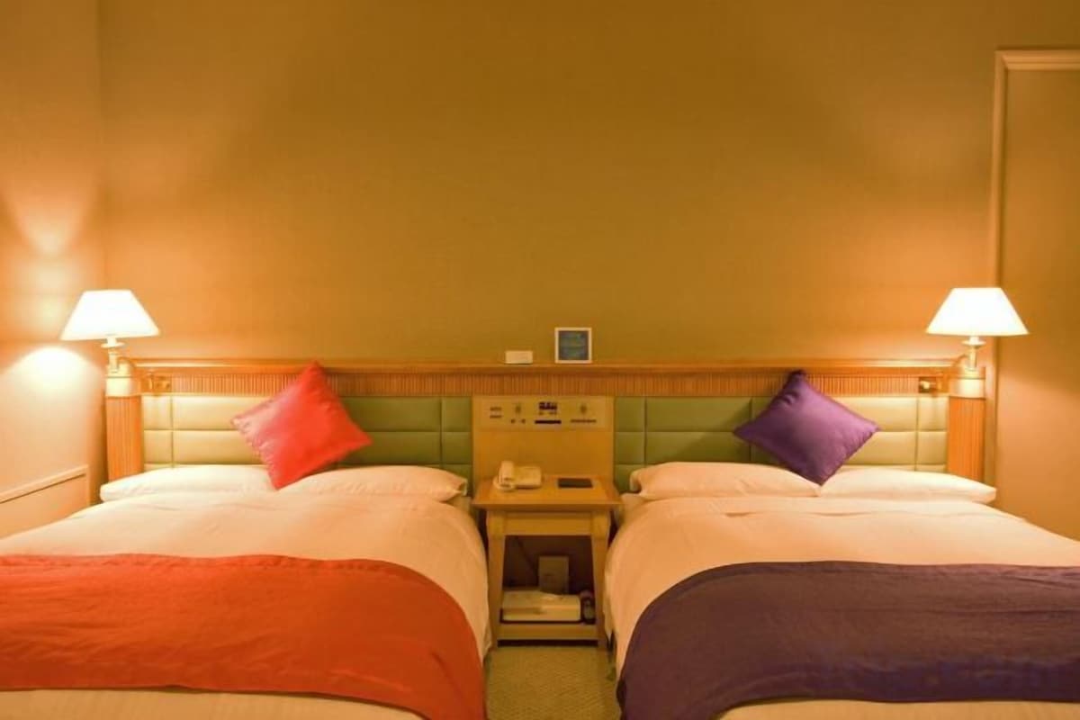 In-room safe, desk, free WiFi