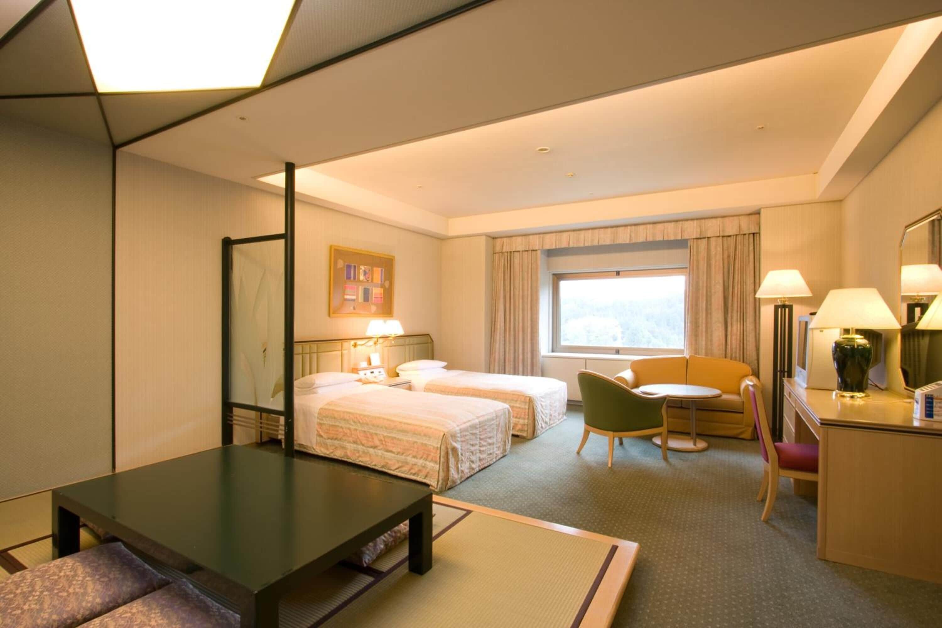 2 bedrooms, in-room safe, desk, free wifi