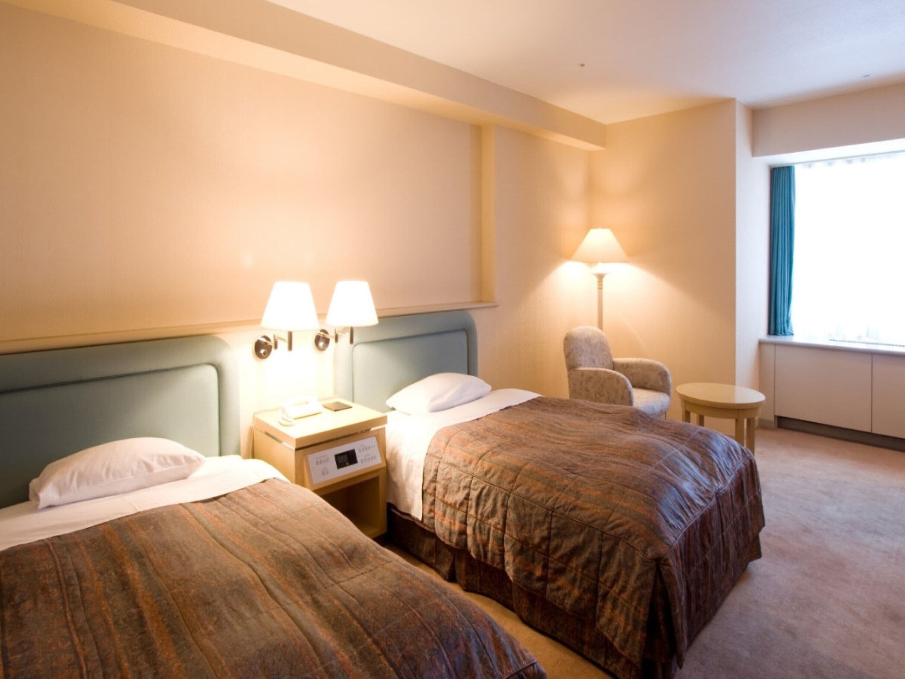 In-room safe, desk, free WiFi