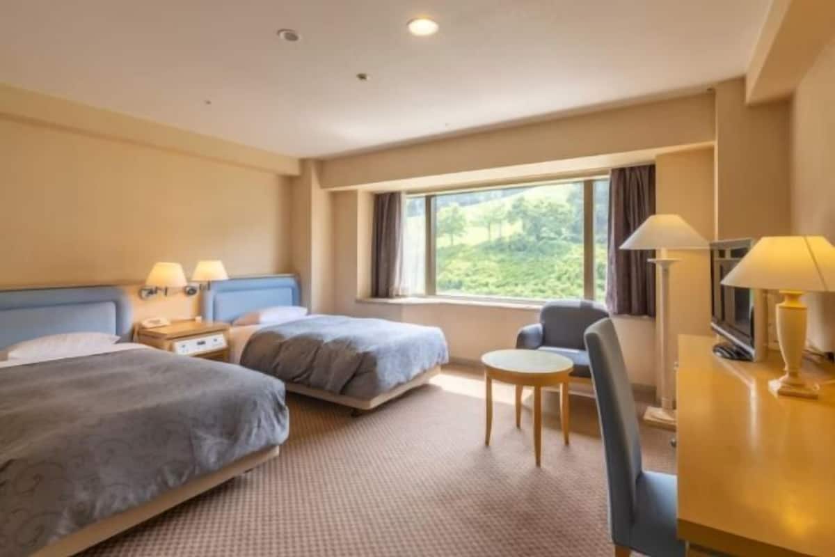 2 bedrooms, in-room safe, desk, free WiFi