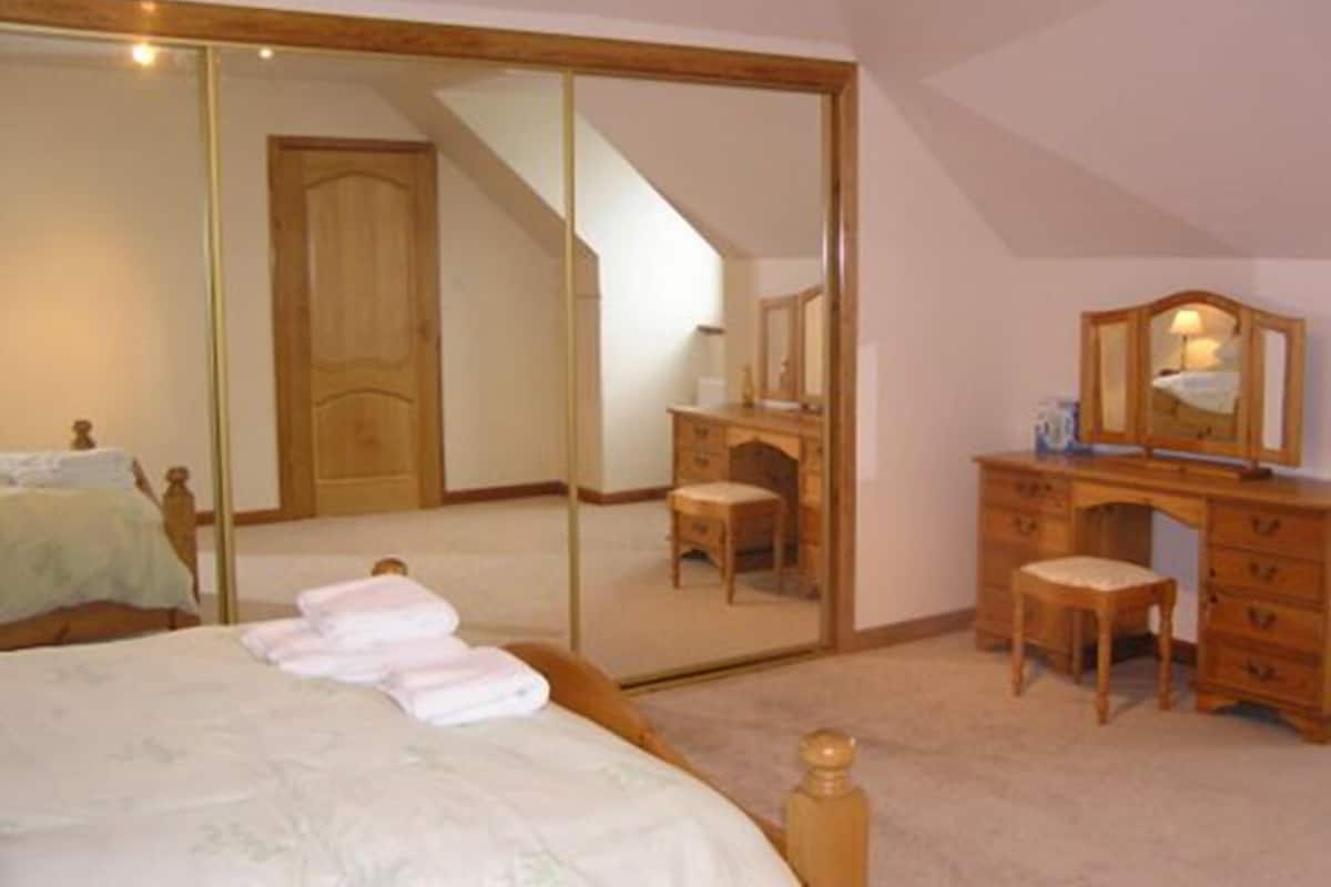 Kamar Double, ensuite | Seprai premium, didekorasi berbeda-beda, dan tirai kedap cahaya