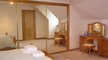 Double Room, Ensuite | Premium bedding, individually decorated, blackout drapes