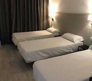 Habitación triple | Wifi gratis y ropa de cama