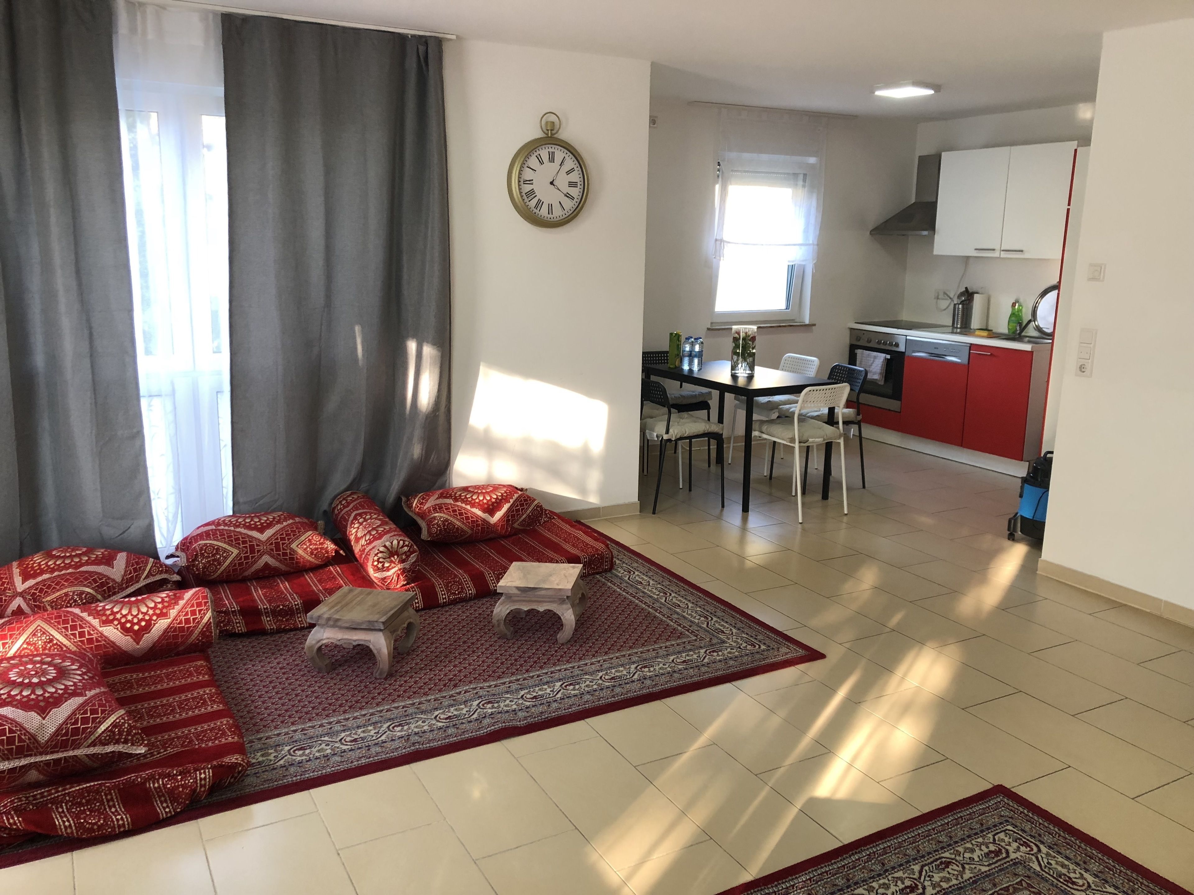 Apartamento, 3 habitaciones | Zona de estar | Una Smart TV