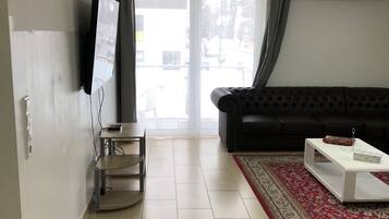 Apartamento, 2 habitaciones | Caja fuerte, mobiliario individual, cortinas opacas