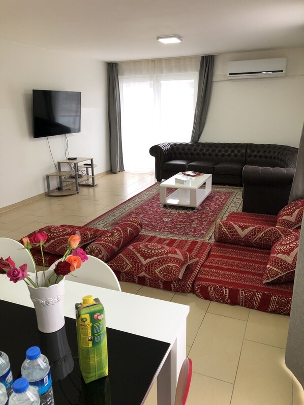 Apartment, 2 Bedrooms | In-room safe, individually furnished, blackout drapes, soundproofing - Sahara Falcon (Munich)