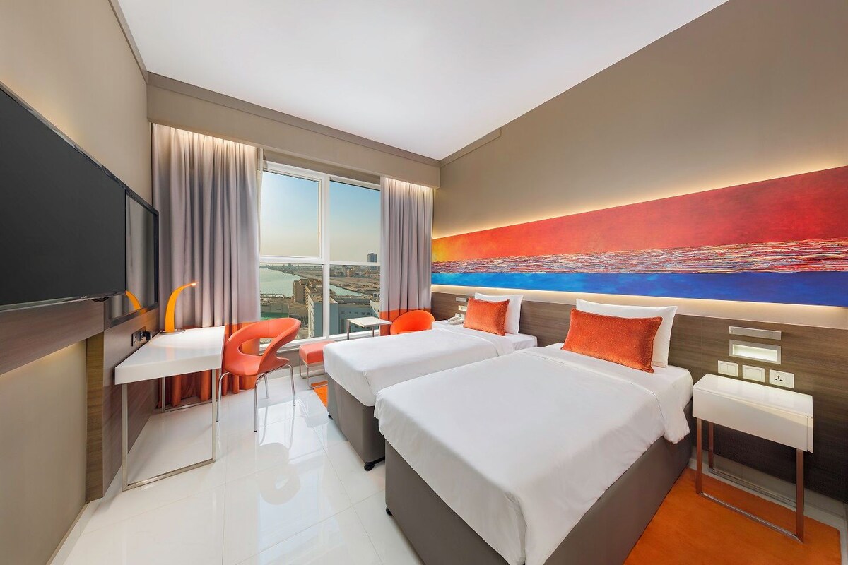 Twin Room, Sea View | In-room safe, laptop workspace, blackout drapes