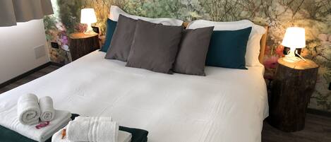 標準雙人房 | 羽絨被、獨特裝潢、布置獨特、書桌