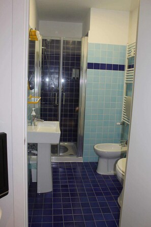 Classic-Doppel- oder -Zweibettzimmer | Badezimmer