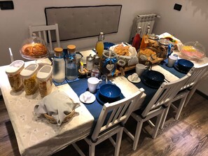 Bao gồm bữa sáng buffet hàng ngày 