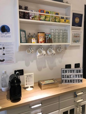 Free daily buffet breakfast - Francis B&B Superior (Trieste)