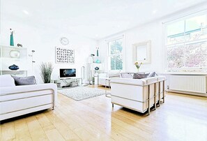 Design Apartment, 1 Queen Bed with Sofa bed, Non Smoking | 1 bedroom, individually decorated, individually furnished, desk - Luxury Designer Apartments Hammersmith 1 (London)