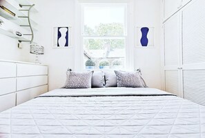Design Apartment, 1 Queen Bed with Sofa bed, Non Smoking | 1 bedroom, individually decorated, individually furnished, desk - Luxury Designer Apartments Hammersmith 1 (London)