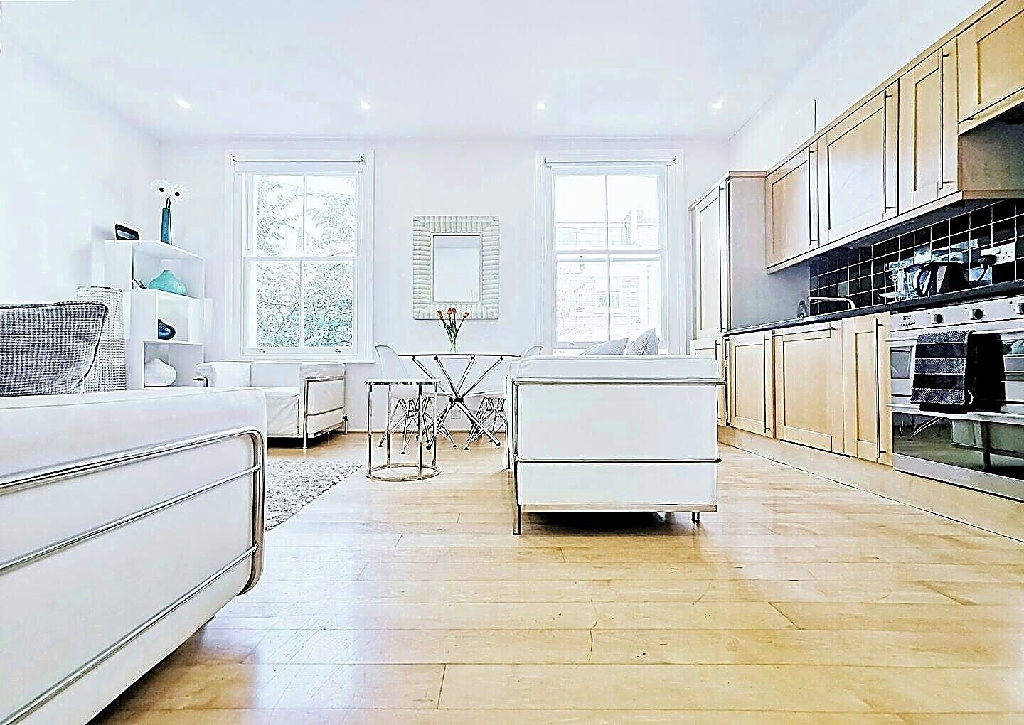 1 chambre, décoration personnalisée, ameublement personnalisé, bureau