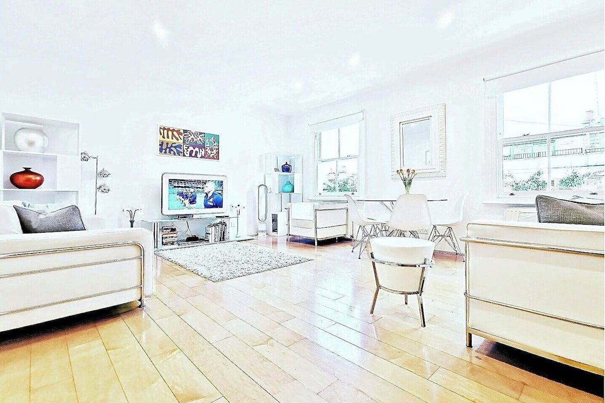 Deluxe Apartment, 1 Queen Bed with Sofa bed, Non Smoking | 1 bedroom, individually decorated, individually furnished, desk