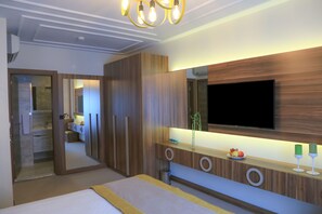 Habitación doble estándar | Amenidades de baño | Regadera, amenidades de baño gratuitas, secadora de cabello, pantuflas