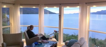 House with stunning views !!