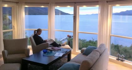 House with stunning views !!