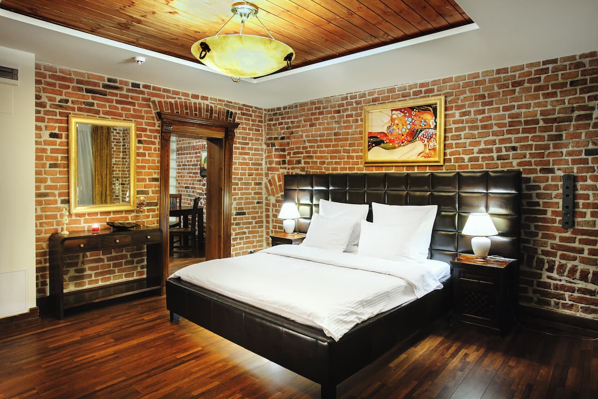 Deluxe Apartment | 1 bedroom, premium bedding, desk, iron/ironing board