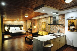 Apartamento Confort | Ropa de cama de alta calidad, escritorio, tabla de planchar con plancha