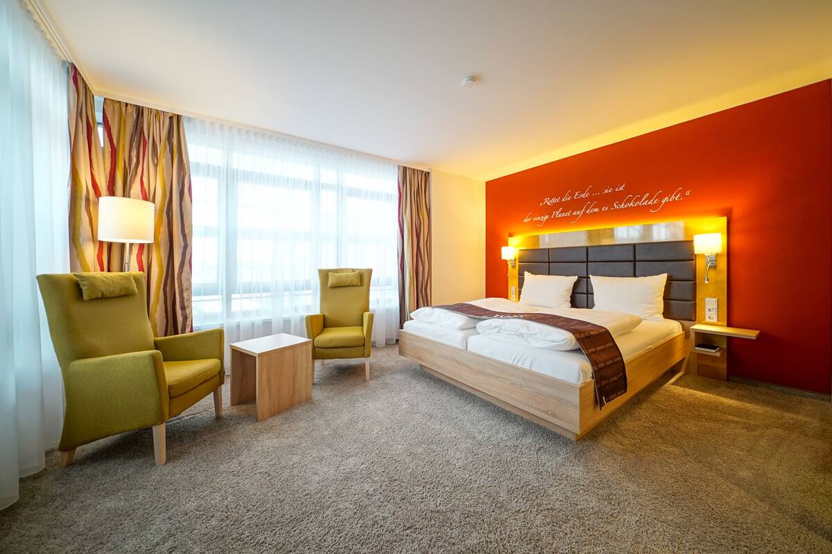 deluxe double room (praline deluxe) | 1 bedroom, hypo-allergenic bedding, in-room safe, desk