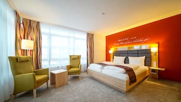 Praline Deluxe Doppelzimmer | Allergikerbettwaren, Zimmersafe, Schreibtisch, Verdunkelungsvorhänge